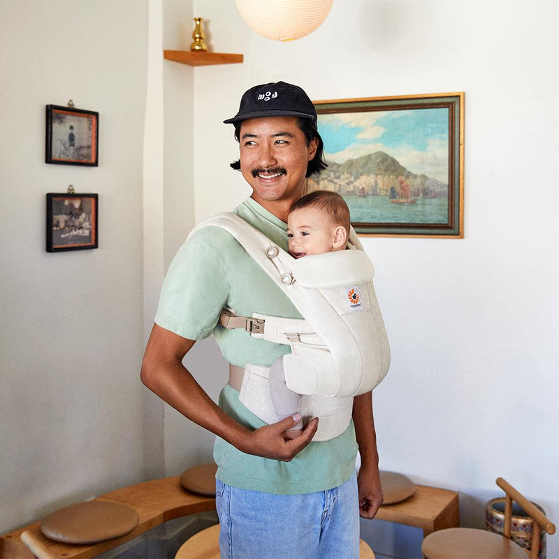 Ergobaby Omni Dream Baby Carrier - Natural Dots